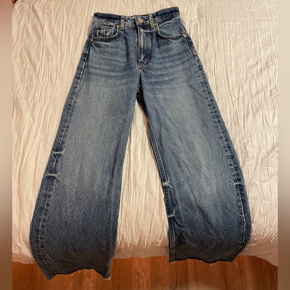 Zara extra long flared jeans with a frayed bottom - Picture 2 of 4